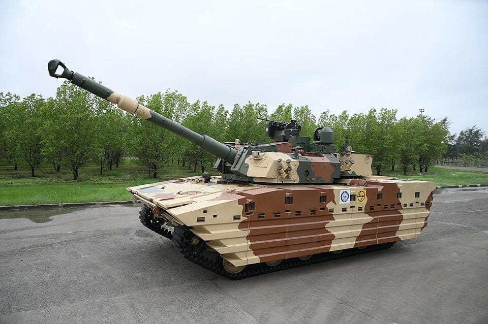 India's DRDO Zorawar light tank during field firing trials, the 25-tonne load that shapes the MTA programme payload requirement